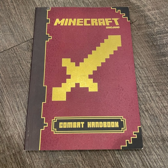 Minecraft Medieval Fortress, Combat and Construction handbooks 3 books - Picture 7 of 7